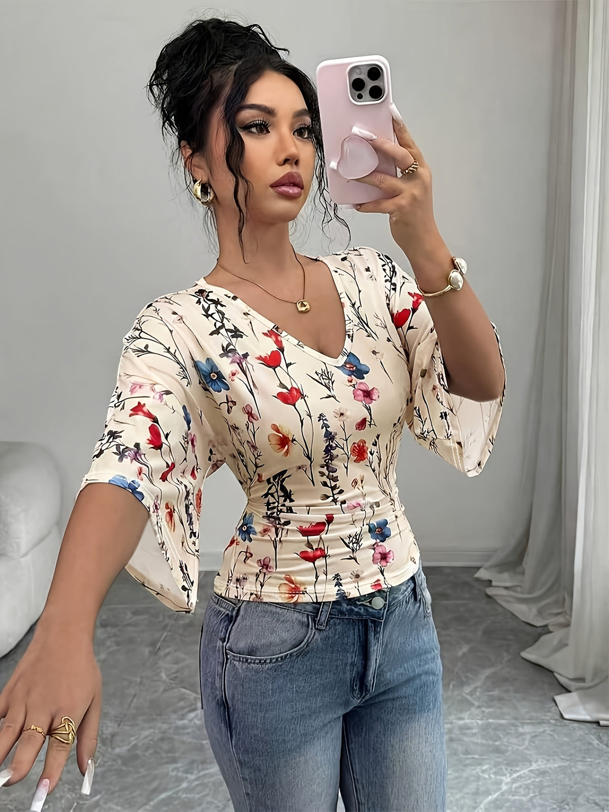French-Style Romantic V-Neck Waist-Cinching Floral Print Top, Elegant Flared Mid-Sleeve Slim-Fit Versatile T-Shirt, Suitable for Dates, Parties, Gatherings, and Commuting